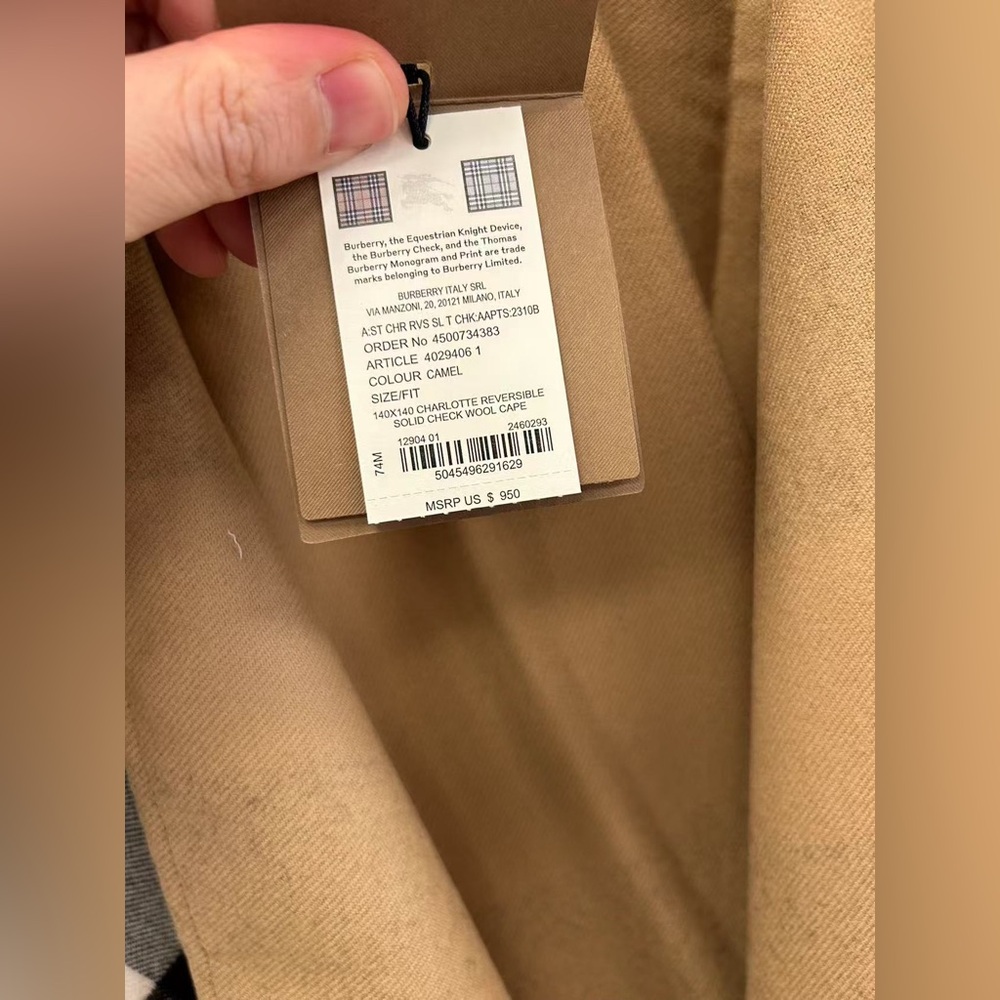 Burberry REVERSABLE Camel and Black Check Cape - Picture 4 of 6